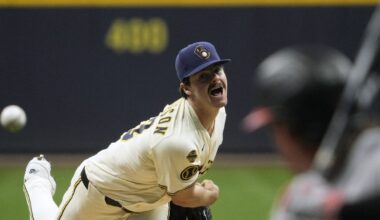 Henderson shines again as Brewers top Orioles 5-2