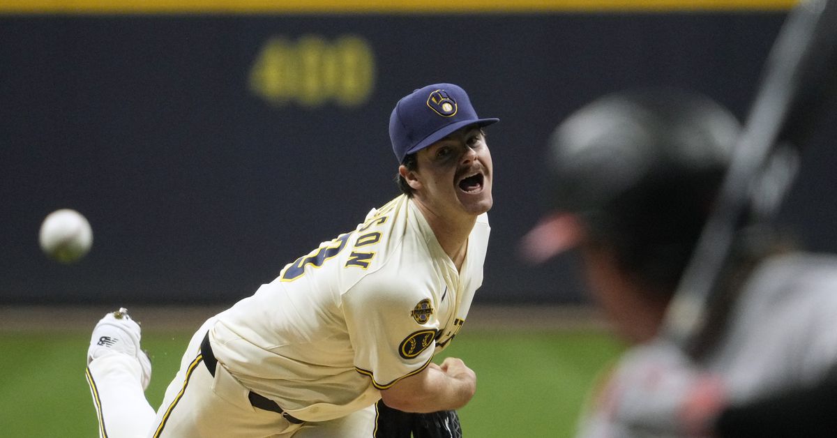 Henderson shines again as Brewers top Orioles 5-2