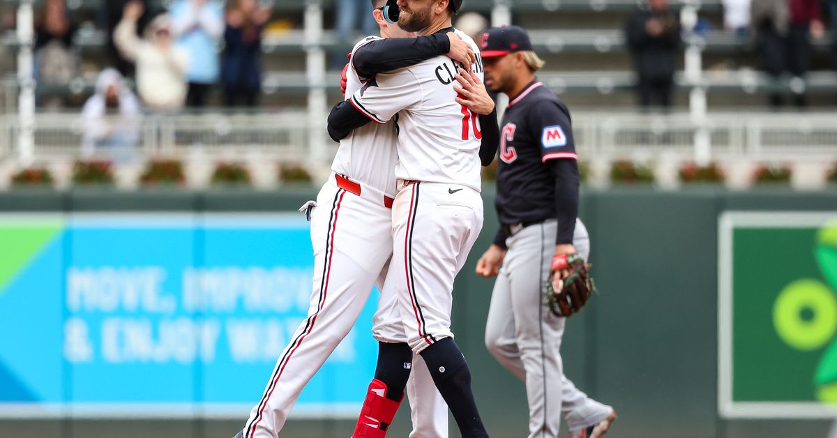 Twins 6, Guardians 5: Roger has to be so proud