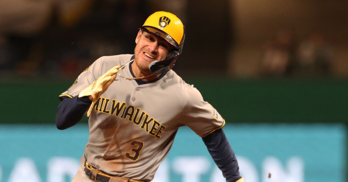 Milwaukee drops second straight close game to Pirates, 2-1