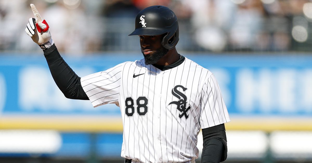 Chicago White Sox Scores & Standings: Luis Robert Jr. has three hits as White Sox take advantage of Rangers incompetence, 10-5