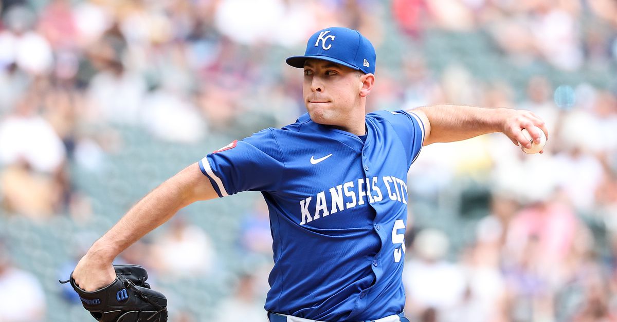 Royals rally to avoid sweep in Twin Cities, win 2-1 in extras.