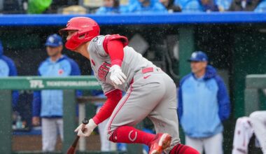 Reds hit parade dethrones Royals 7-4