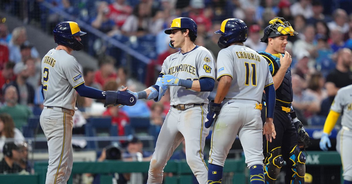 Brewers take series opener in Philadelphia, 6-2
