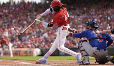 Reds hold off Cubs 6-4 as catcher Amaya exits with oblique strain