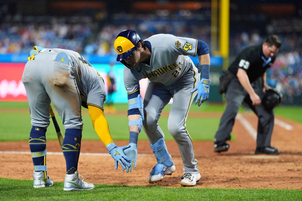 Christian Yelich, Brewers send Phils spinning to second straight loss