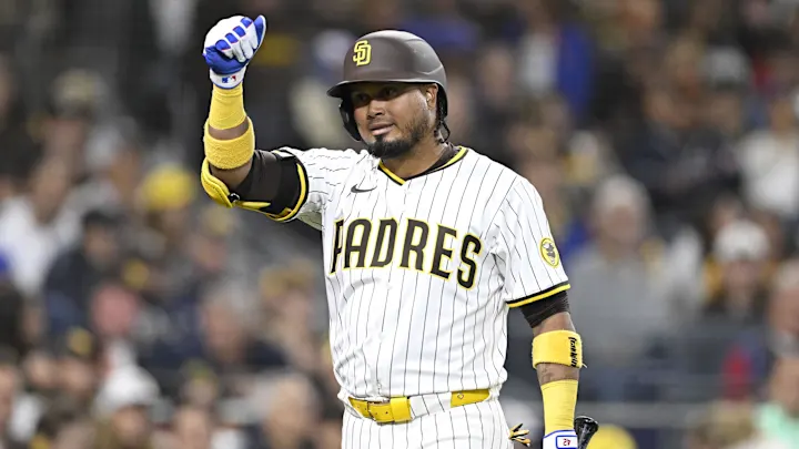 Maldonado ties it with blast, bullpen seals 4-3 win for Padres