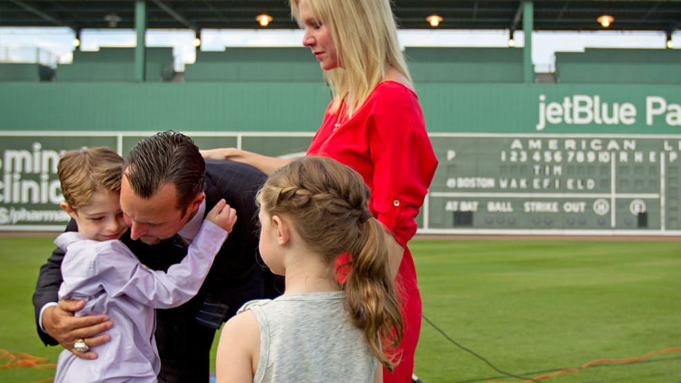 Ex-Red Sox pitcher Mike Timlin to ride in Pan-Mass Challenge in memory of Tim Wakefield