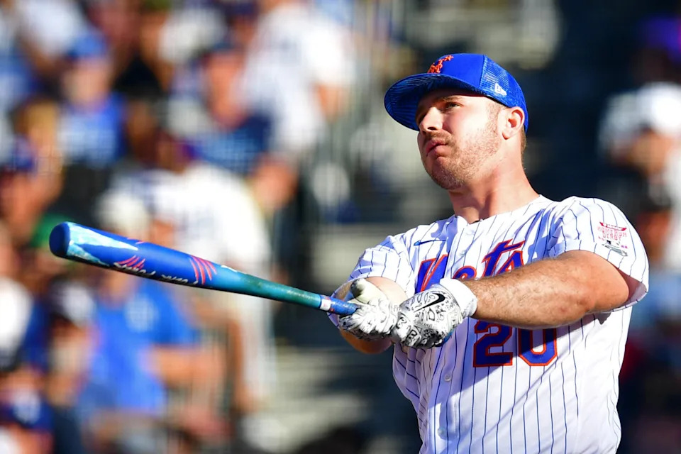 New York Mets first baseman Pete Alonso (20) hits in the first round during the 2022 Home Run Derby at Dodgers Stadium.Gary Vasquez-USA TODAY Sports