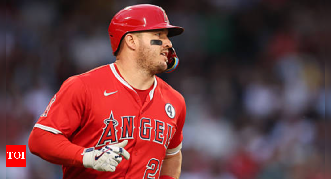 Los Angeles Angels star Mike Trout gives batting gloves to cancer survivor after win | MLB News