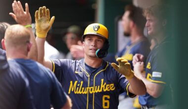 Brewers slug 3 HRs, win 12th-straight series against Reds