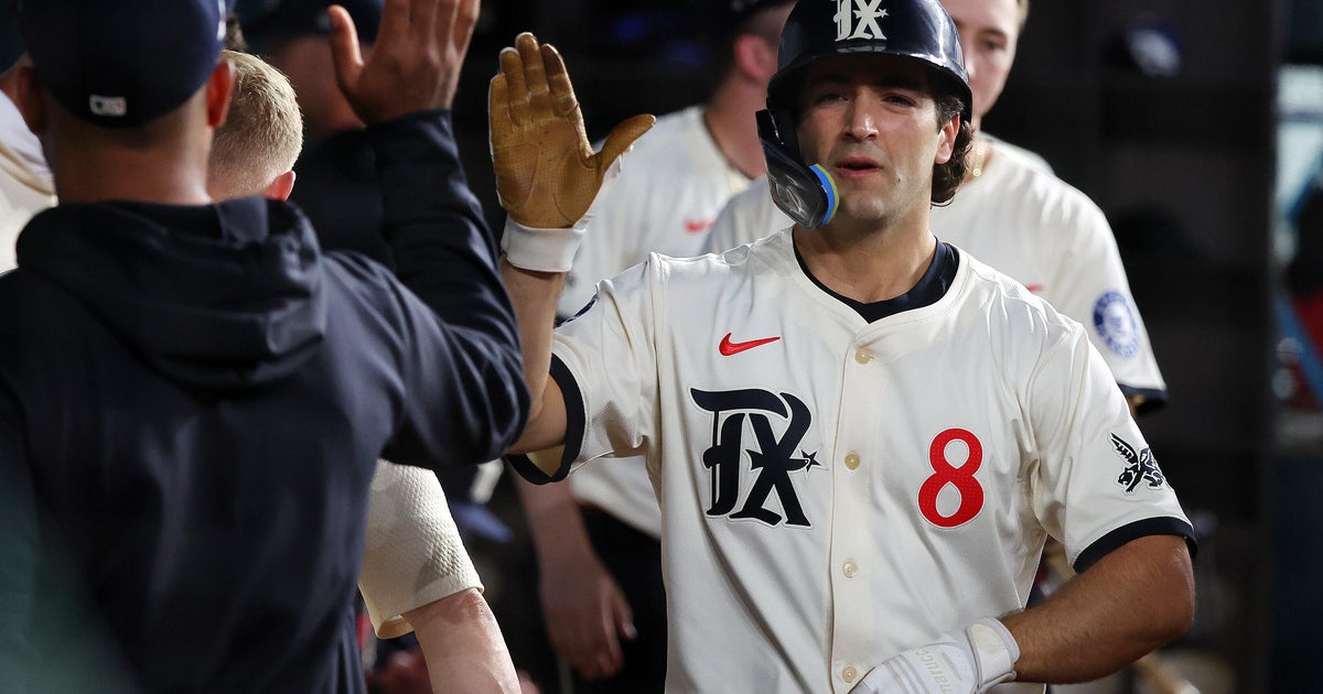 Josh Smith powers Rangers past White Sox with homer, scores all three runs