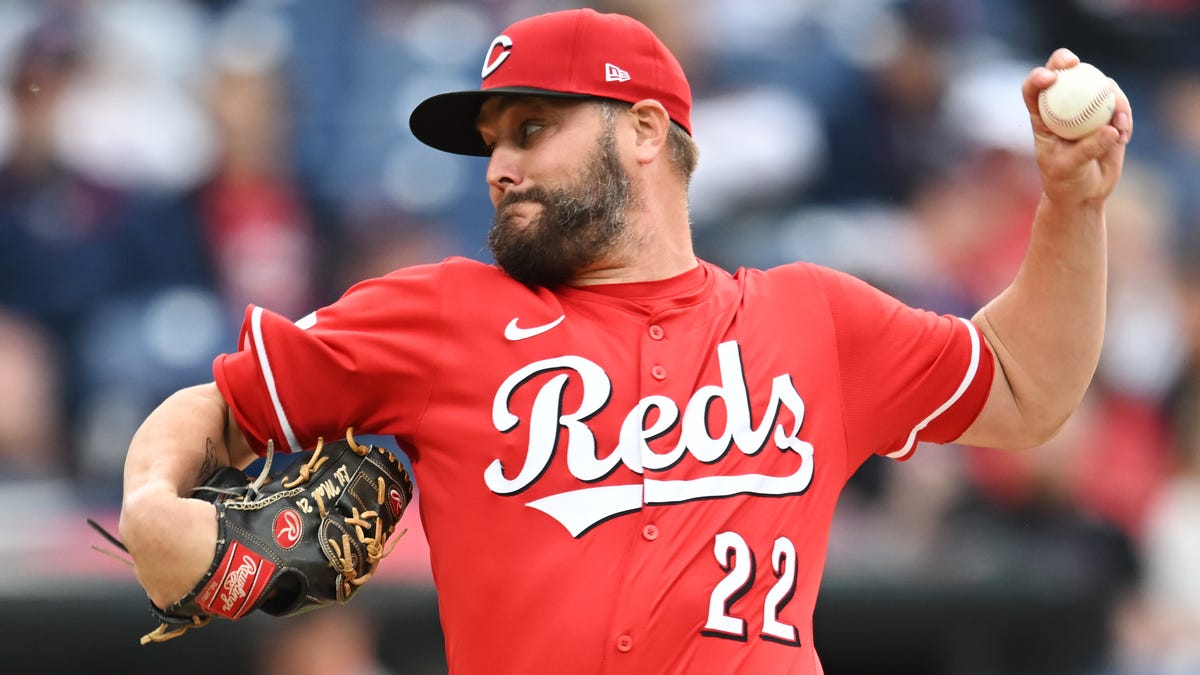 Reds' Wade Miley responds to report he gave drugs to Tyler Skaggs