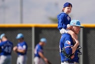 Werth Sborz, 3, looks out from atop the shoulders of his father, Texas Rangers pitcher Josh...