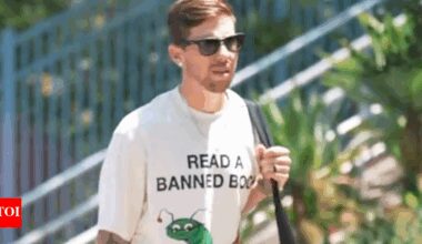 Giants’ Christian Koss makes statement with 'Read A Banned Book' tee | MLB News
