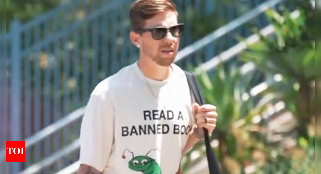 Giants’ Christian Koss makes statement with 'Read A Banned Book' tee | MLB News