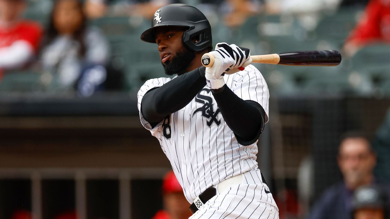White Sox CF Luis Robert Jr. late scratch with thumb soreness