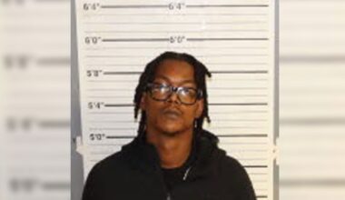 FedEx employee accused of stealing packages with jewelry, gold bars, vintage baseball cards