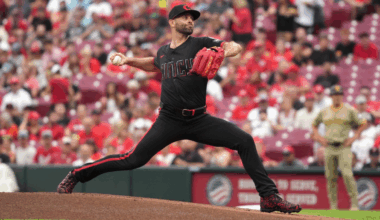 Reds' Nick Martinez loses no-hitter against the Padres in the ninth inning, flirting with season's first no-no