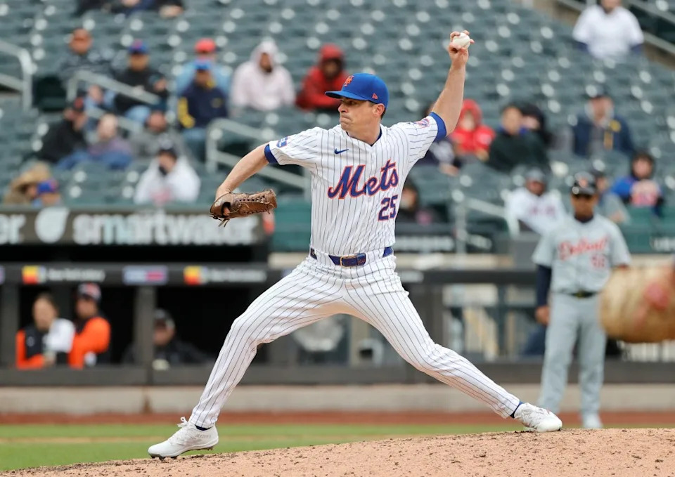 New York Mets relief pitcher Brooks Raley throws a pitch on April 4, 2024. JASON SZENES FOR THE NEW YORK POST