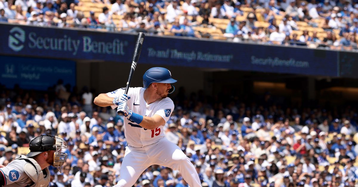 Former Dodger Barnes heads to Giants on minor-league deal