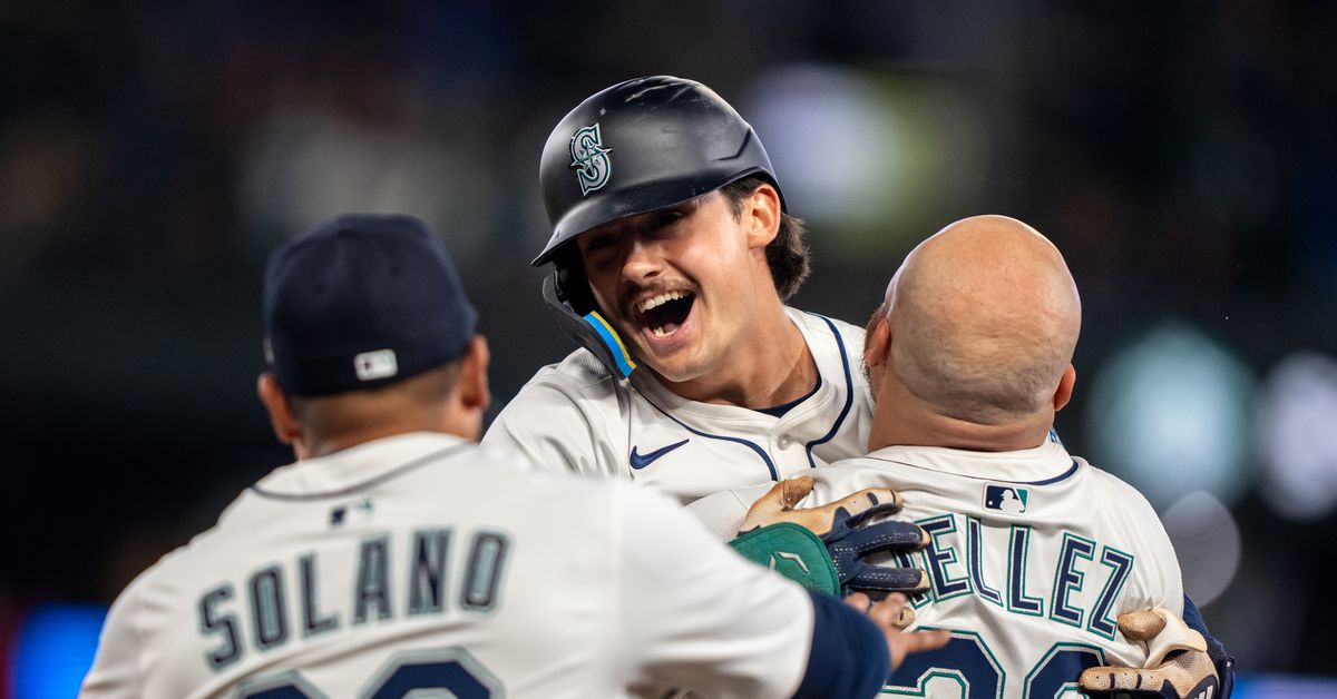 Cole Young seizes his debut, walks off Twins in extras