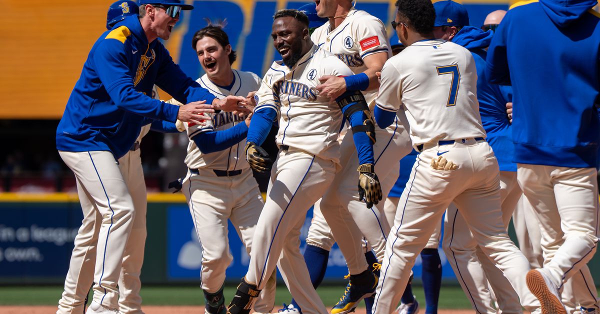 Mariners Take Off Day Early; Scrape 2-1 win against the Twins