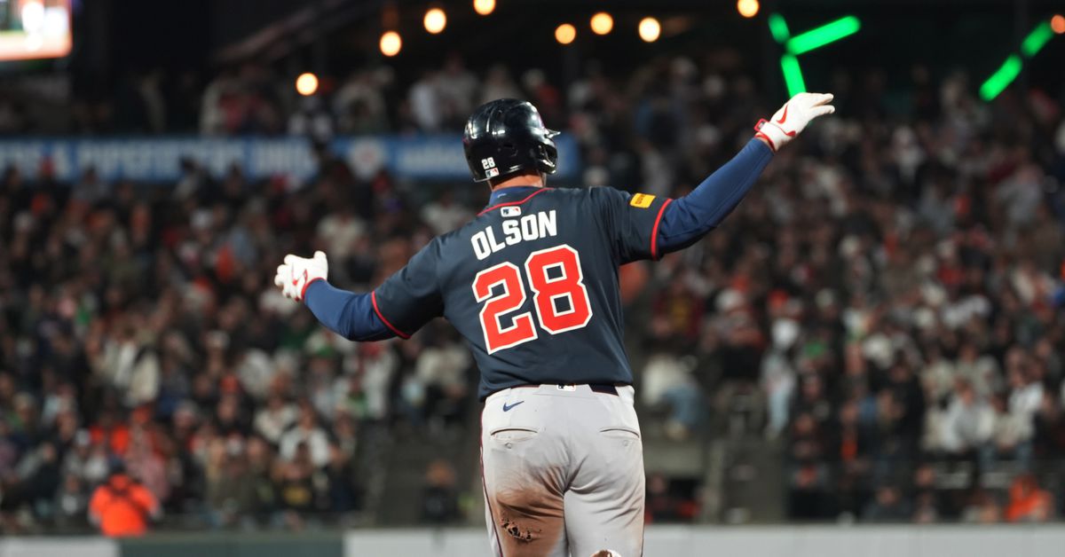 Atlanta Braves battle but eventually botch it in 5-4 extra-innings loss to Giants