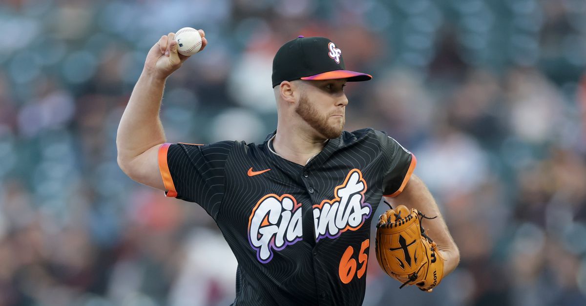 Padres rally to beat Giants in 10 innings, 3-2