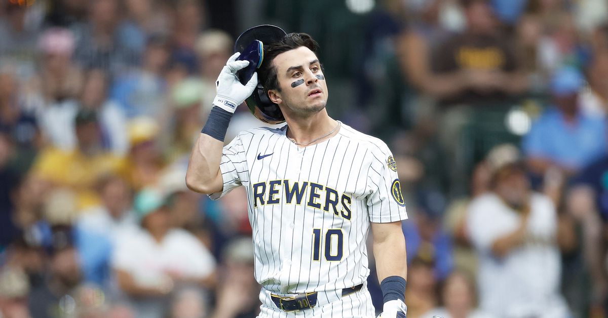 Milwaukee drops series opener to Atlanta, 7-1