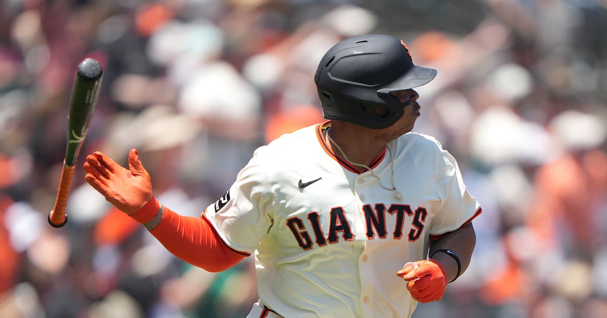 Rafael Devers homers as Giants beat Red Sox 3-2