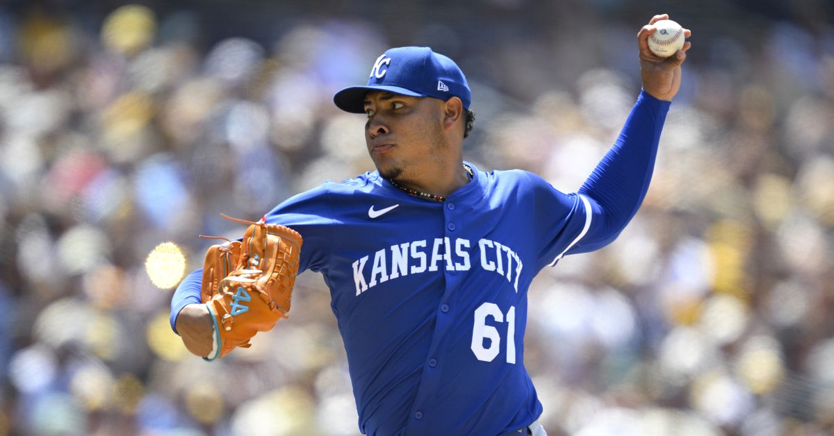 Padres walk off Royals 3-2 after getting to KC bullpen