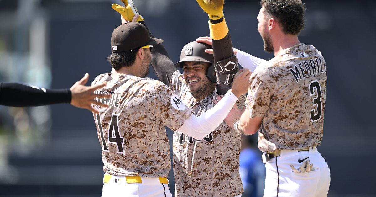 Padres walk-off Royals, win series