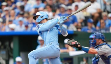 Royals snap skid with offensive explosion, down Dodgers 9-5