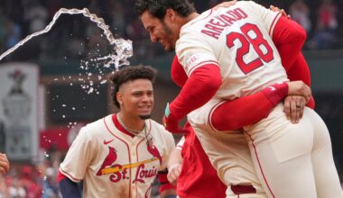 Nolan Arenado’s ninth-inning RBI double lifts the Cardinals over the Dodgers 2-1