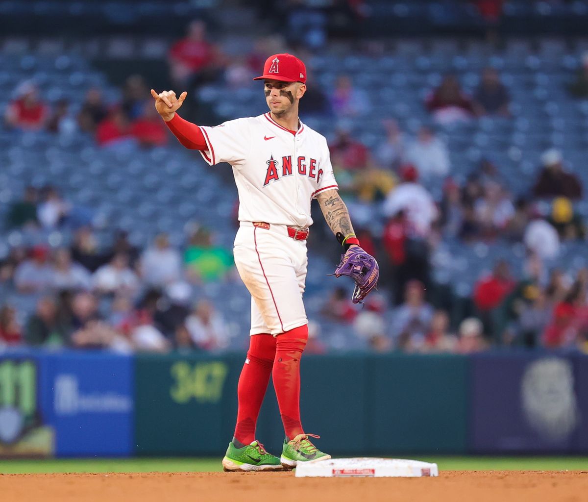 Los Angeles Angels infielder #9 Zach Neto signals to a teammate during an MLB game against the Las Vegas Athletics on June 10, 2025 in Anaheim, CA.