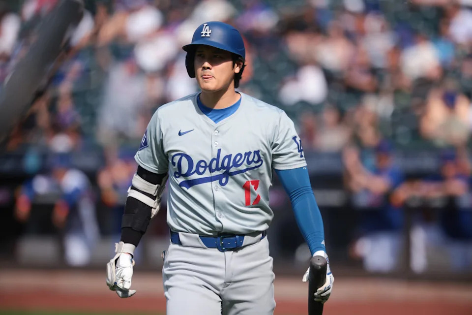 Los Angeles Dodgers designated hitter Shohei Ohtani (17)© Vincent Carchietta-Imagn Images