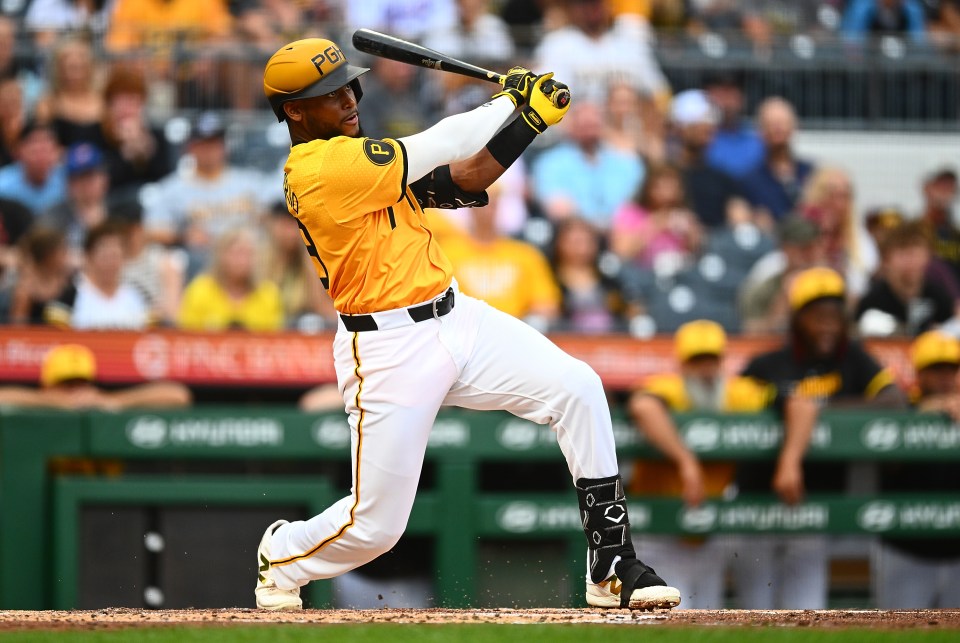 Pittsburgh Pirates player #29 hitting a RBI double.