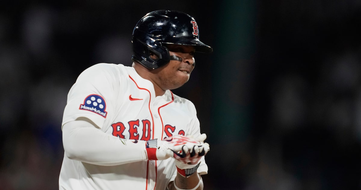 Should Texas Rangers have jumped ahead of Giants for Rafael Devers?