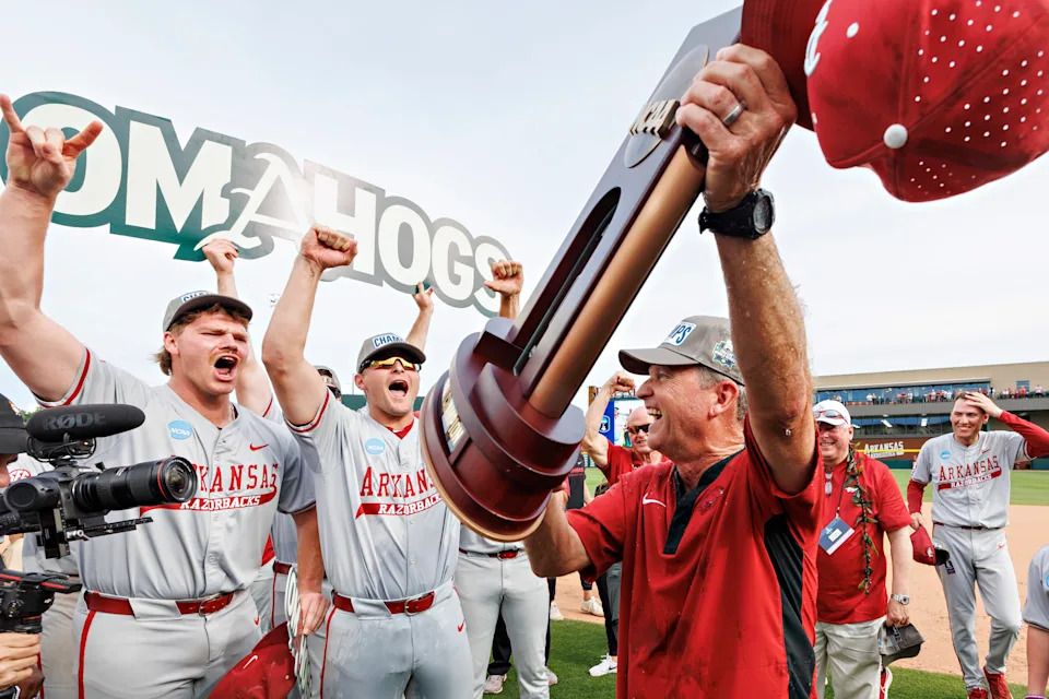 FAYETTEVILLE, ARKANSAS - JUNE 08: Head Coach Dave Van Horn of the Arkansas Razorbacks celebrates after winning the Super Regional and a trip to the College World Series after beating the Tennessee Volunteers at Baum-Walker Stadium at George Cole Field during the NCAA Baseball Super Regional - Fayetteville on June 08, 2025 in Fayetteville, Arkansas. The Razorbacks defeated the Volunteers 11-4.  (Photo by Wesley Hitt/Getty Images)