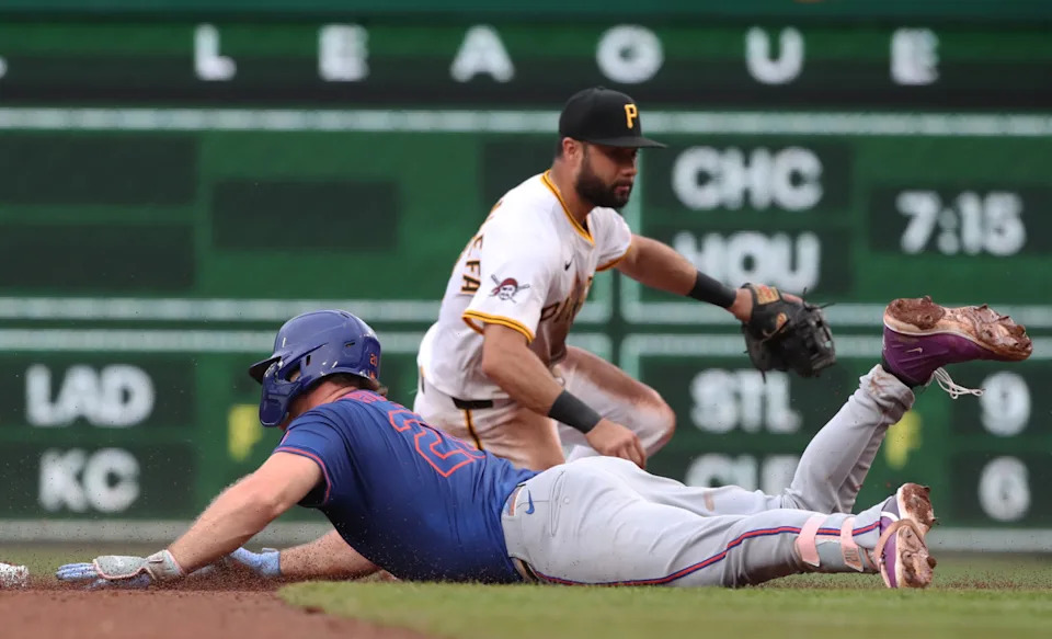 New York Mets first baseman Pete Alonso and Pittsburgh Pirates shortstop Isiah Kiner-FalefaCharles LeClaire-Imagn Images