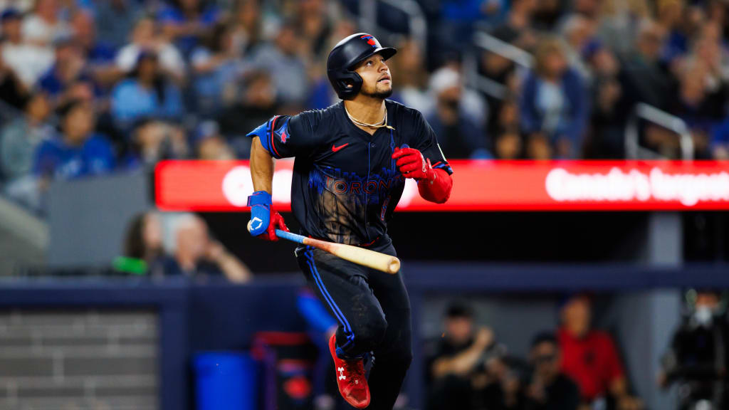 Blue Jays manager John Schneider gives discouraging comments on Jonatan Clase's future with the team