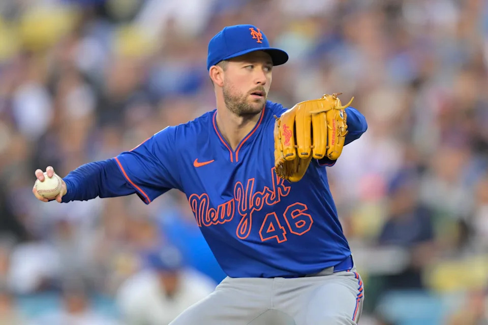 New York Mets pitcher Griffin Canning (46) delivers a pitch during the first inning against the Los Angeles Dodgers on June 4, 2025, at Dodger Stadium.
