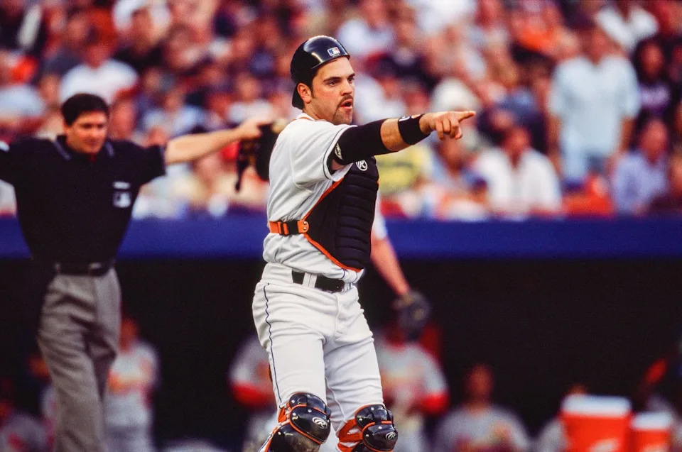 FLUSHING, NY - OCTOBER 14: Mike Piazza of the New York Mets during Game Three of the National League Championship Series against the St. Louis Cardinals on October 14, 2000 at Shea Stadium in Flushing, New York. (Photo by Sporting News via Getty Images via Getty Images) The Sporting News&sol;Getty Images