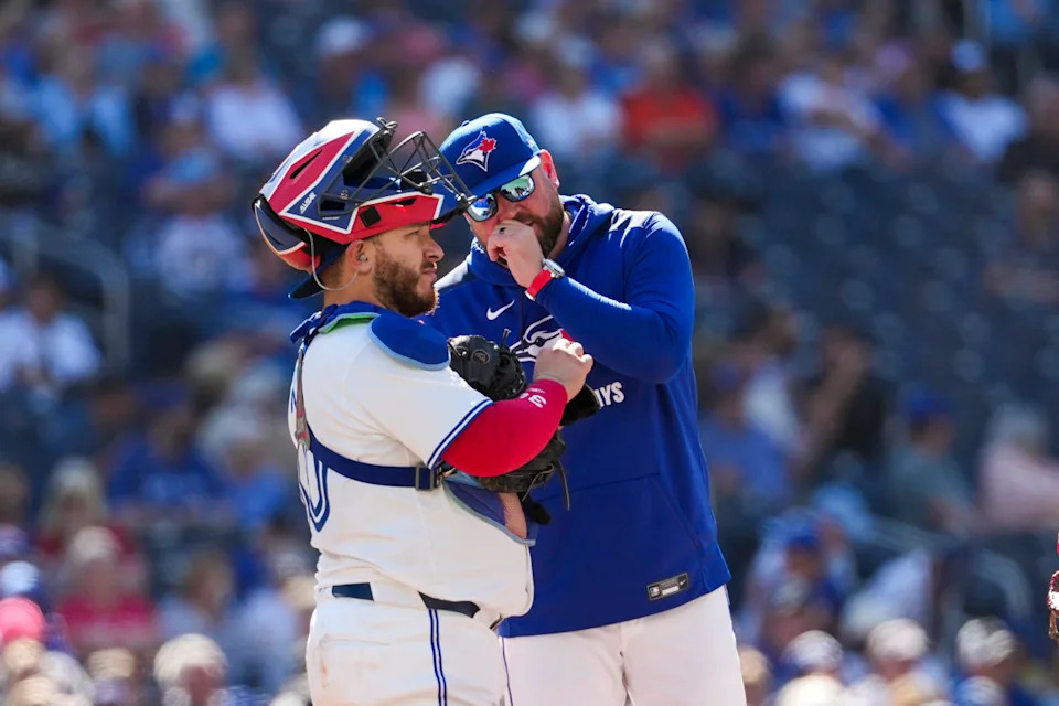 May 15, 2025; Toronto, Ontario, CAN; Toronto Blue Jays manager John Schneider (14) talks to Toronto Blue Jays catcher Alejandro Kirk (30) on the mound during the sixth inning against the Tampa Bay Rays at Rogers Centre.© Kevin Sousa-Imagn Images