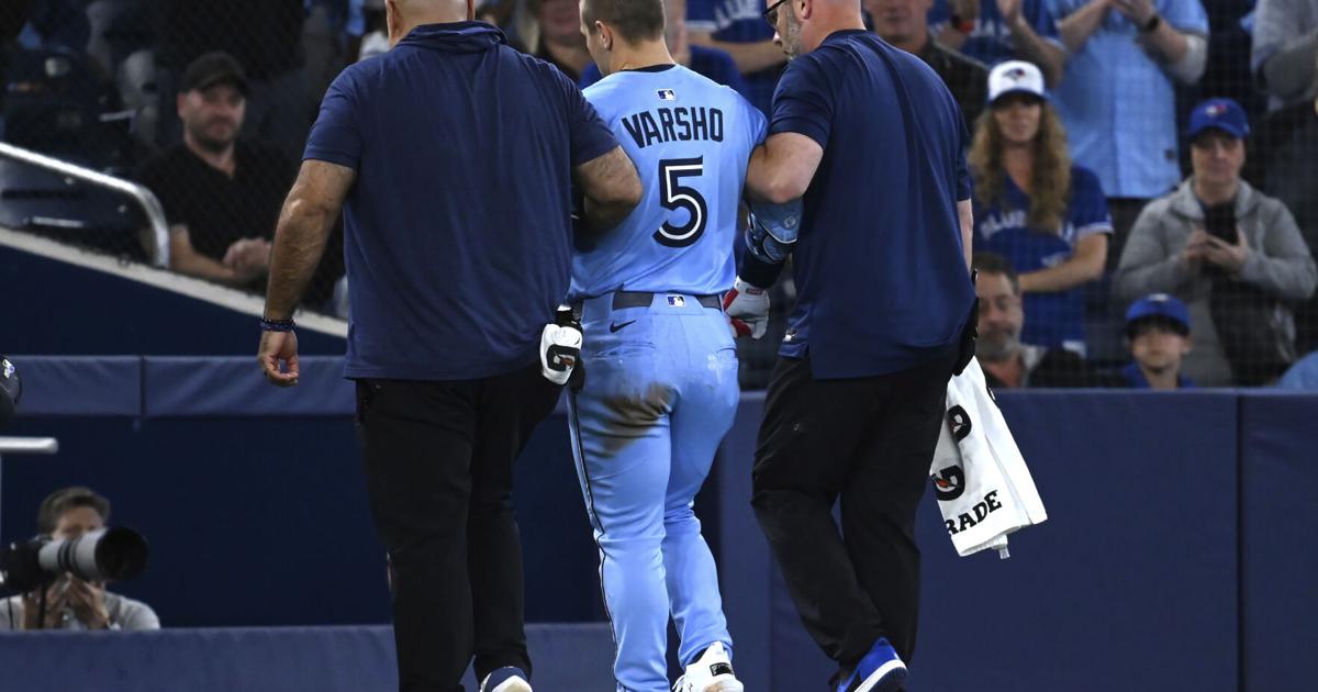 Blue Jays CF Daulton Varsho leaves game against the Athletics with an apparent left leg injury | MLB