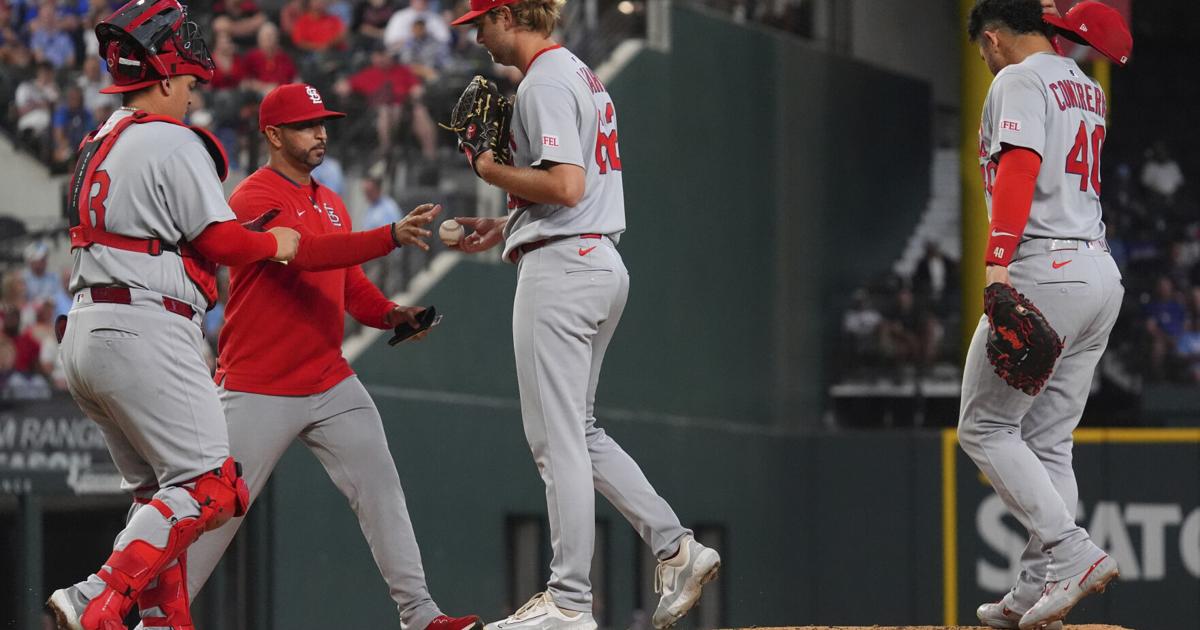 ‘Non-plays’ allow Rangers to pile on, leading Cardinals to an 8-1 defeat in Texas