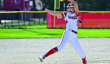 Oakers fall in extra innings, 2-1 |