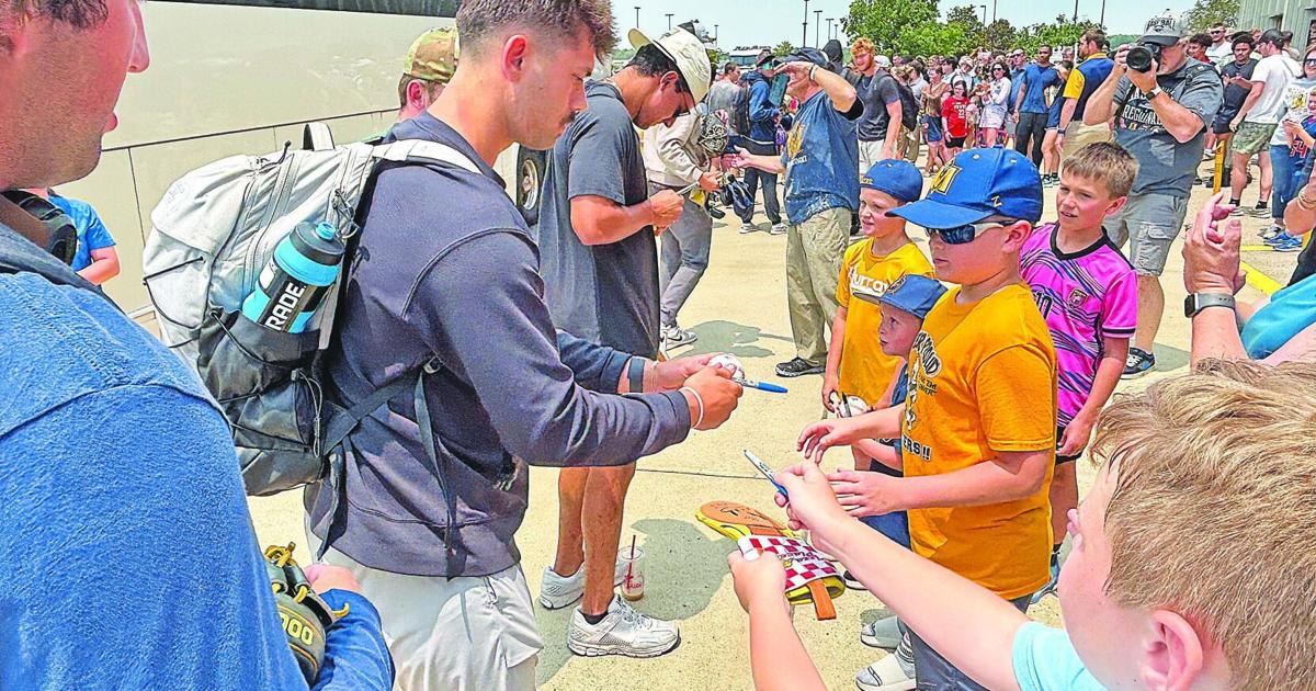 Murray State in 4th NCAA Baseball Championship: Big Racer Nation turnout greets new Oxford Regional champions | News
