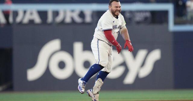 Kirk burns former teammate Romano with walkoff hit as Blue Jays edge Phillies 2-1 | National Sports